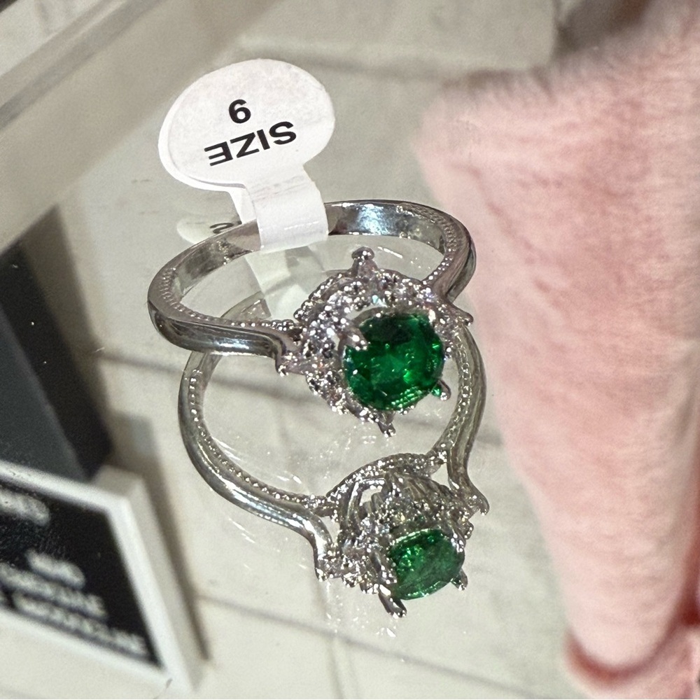 Elegant Silver and Green Gemstone Ring Size 9 engagement promise ring gift - Picture 4 of 9